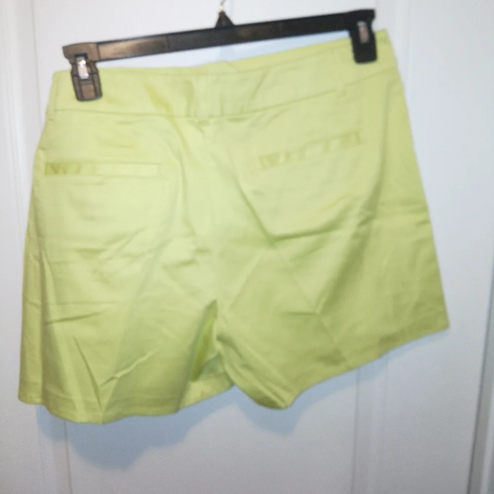 NWT/Neon green New York and company shorts /Size :14